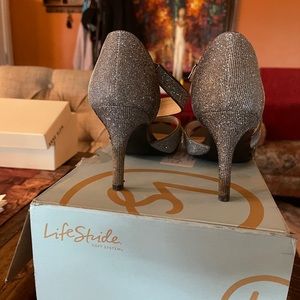 Women’s open toe heals silver sequence